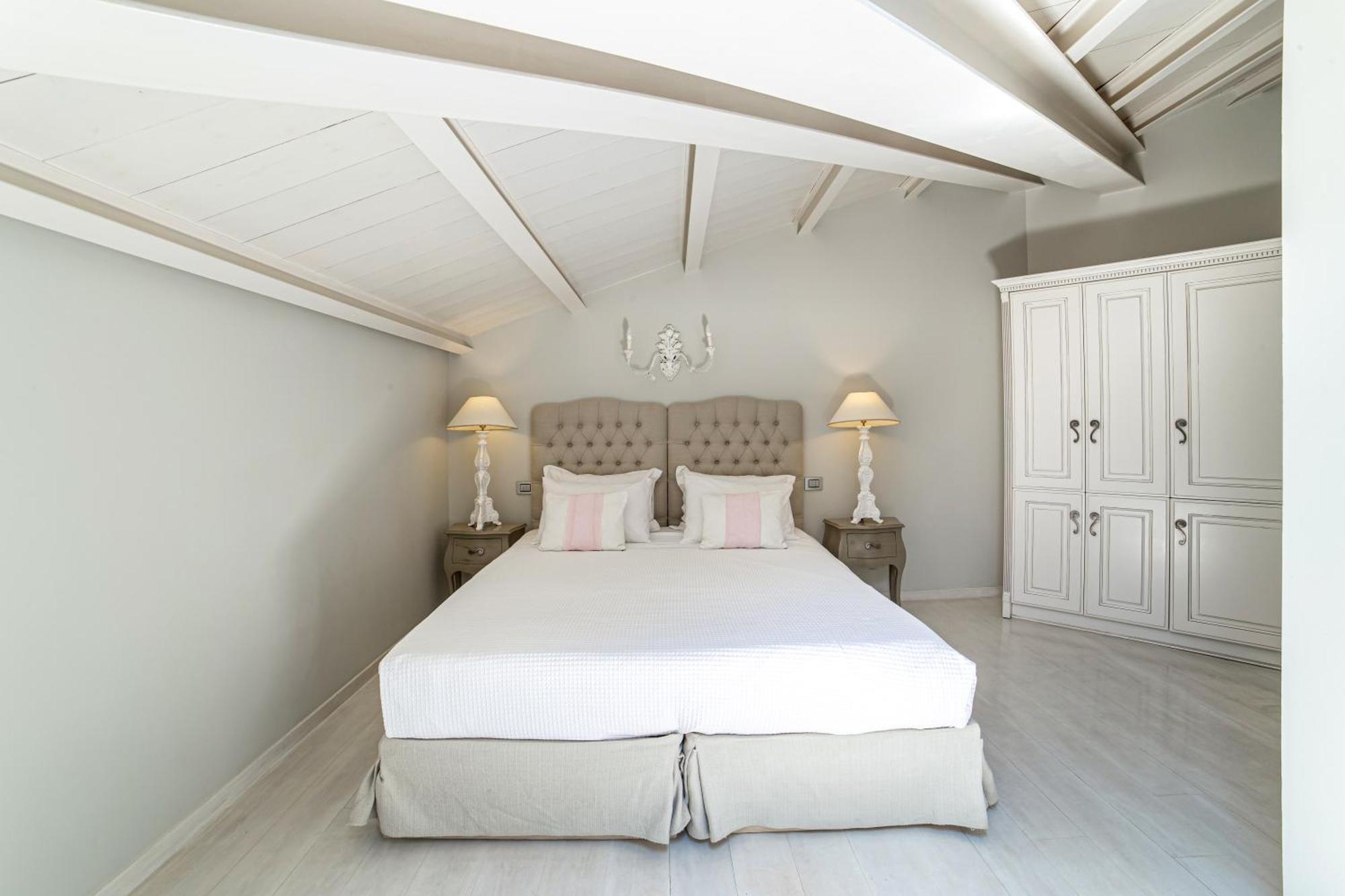 Micra Anglia Boutique Hotel & Spa Andros Town Exterior photo