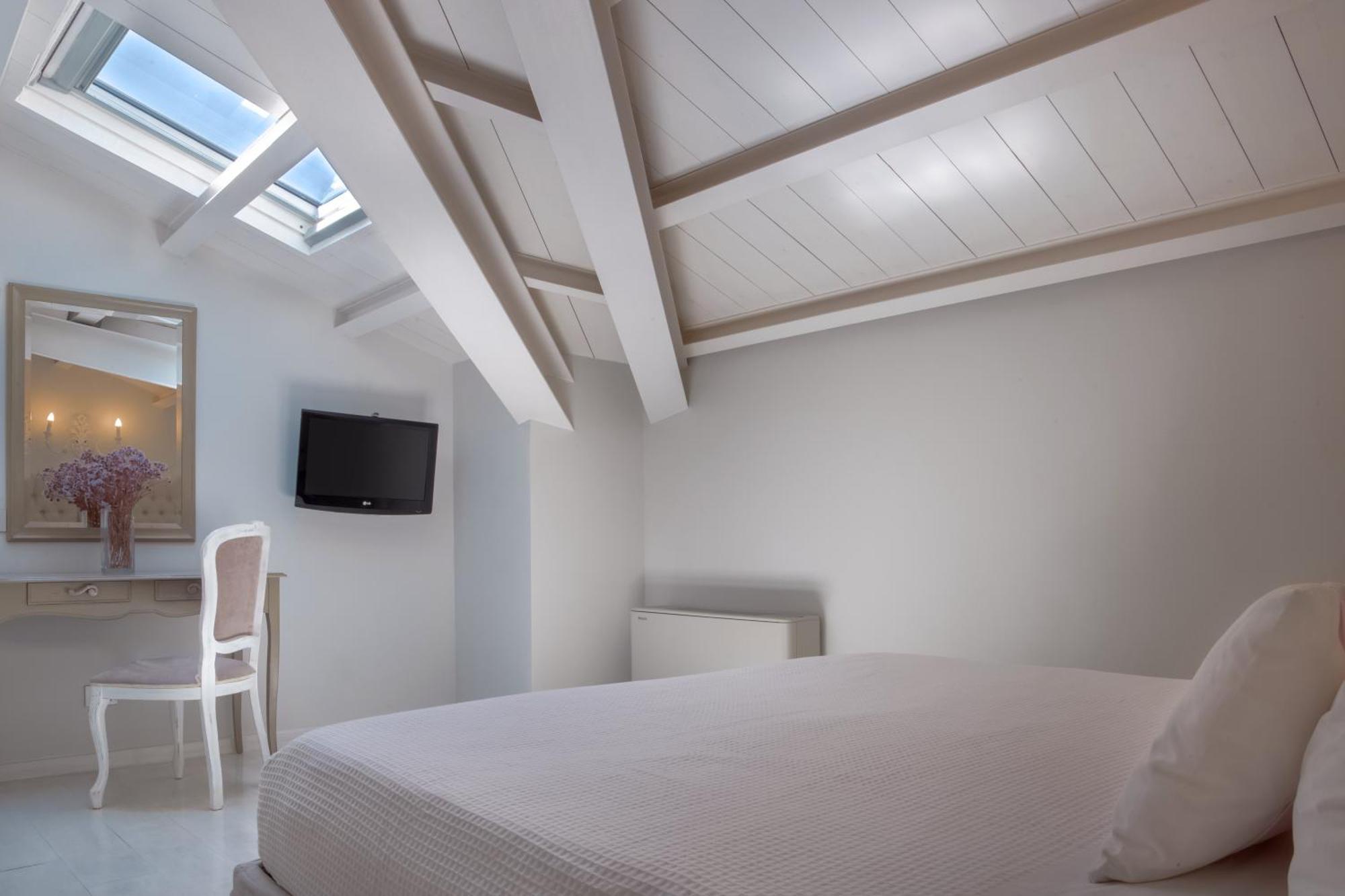 Micra Anglia Boutique Hotel & Spa Andros Town Exterior photo