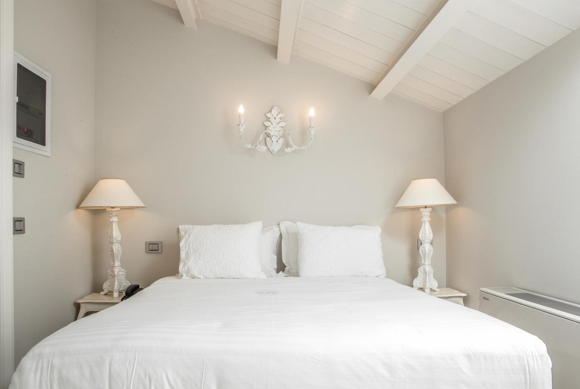 Micra Anglia Boutique Hotel & Spa Andros Town Exterior photo