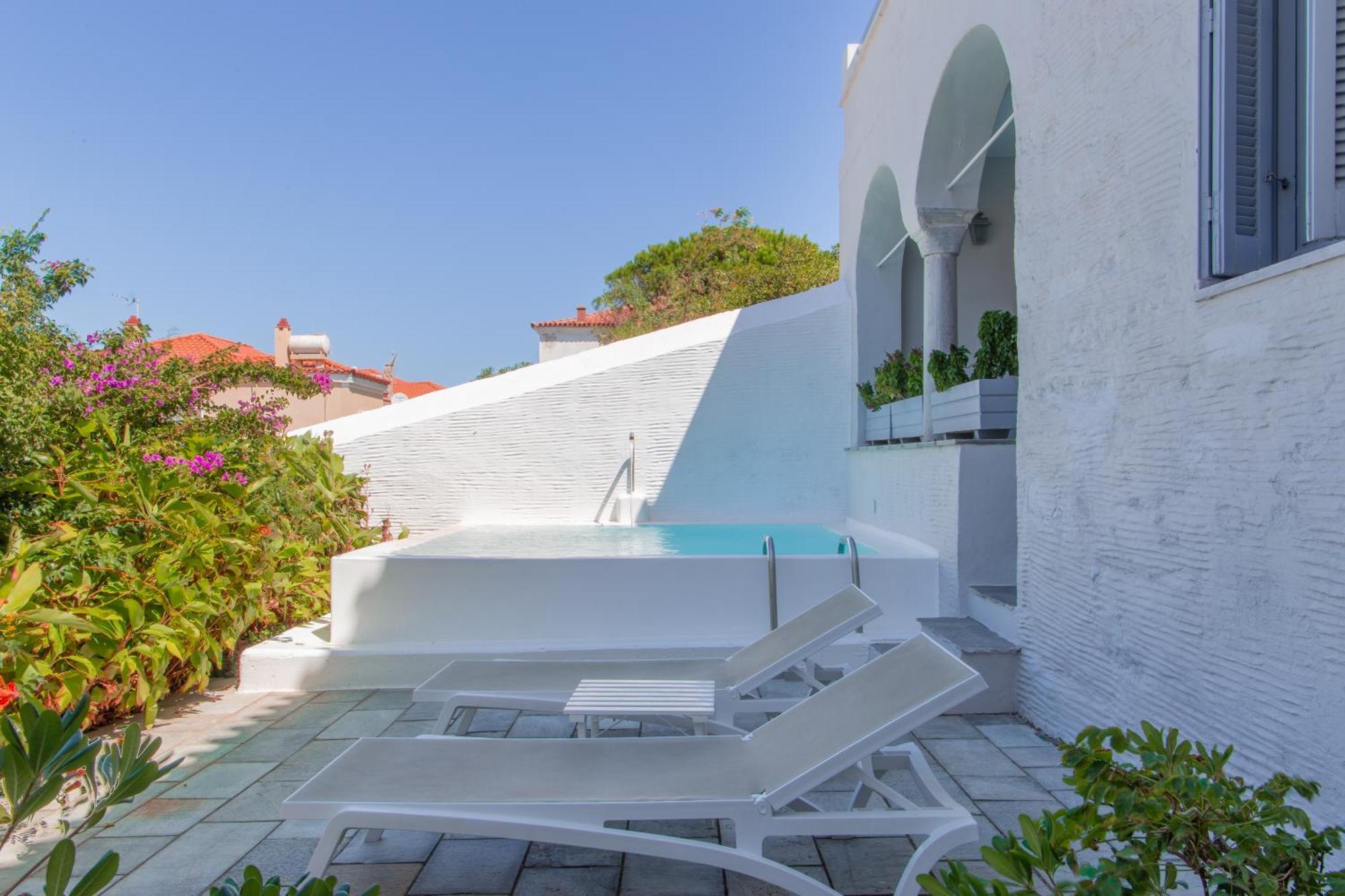 Micra Anglia Boutique Hotel & Spa Andros Town Exterior photo